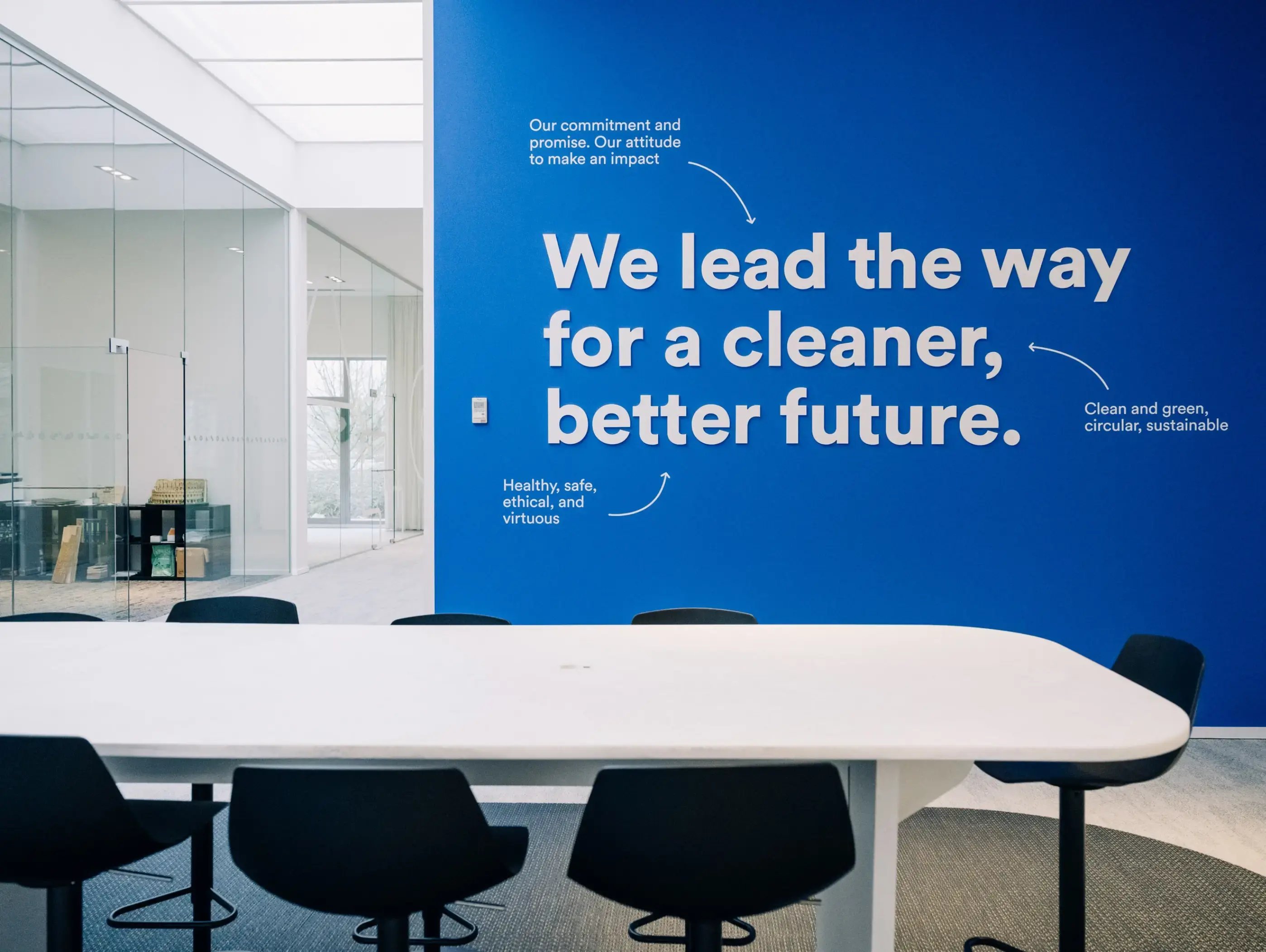 DESKTOP HERO – MID SLIDER 4